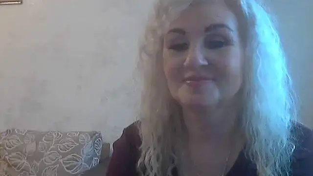 Snapshot of LadySexyBlond chatting on June 1, 7:19 am LadySexyBlond online show from June 1, 7:19 am