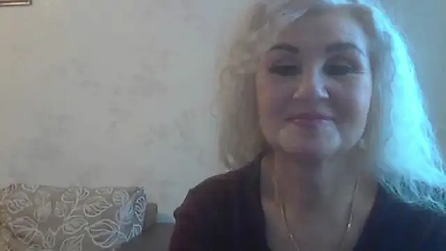 Snapshot of LadySexyBlond chatting on October 16, 6:16 pm LadySexyBlond online show from October 16, 6:16 pm