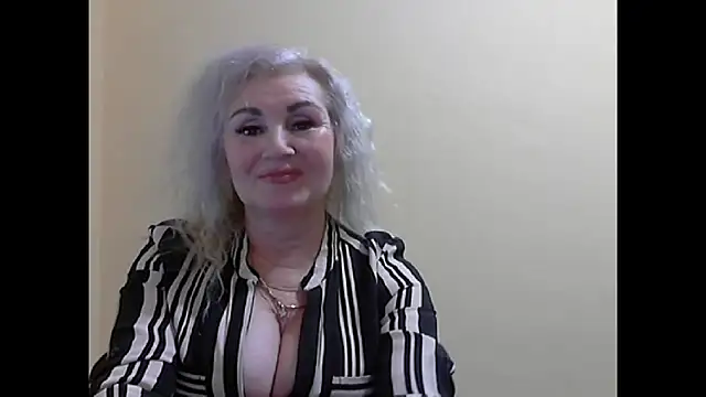 Snapshot of LadySexyBlond chatting on October 17, 11:23 am LadySexyBlond online show from October 17, 11:23 am