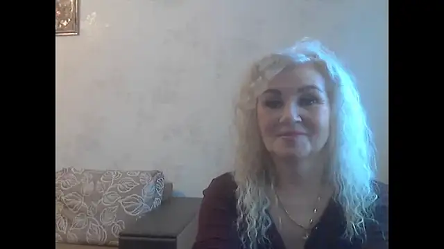 Snapshot of LadySexyBlond chatting on May 18, 3:06 am LadySexyBlond online show from May 18, 3:06 am