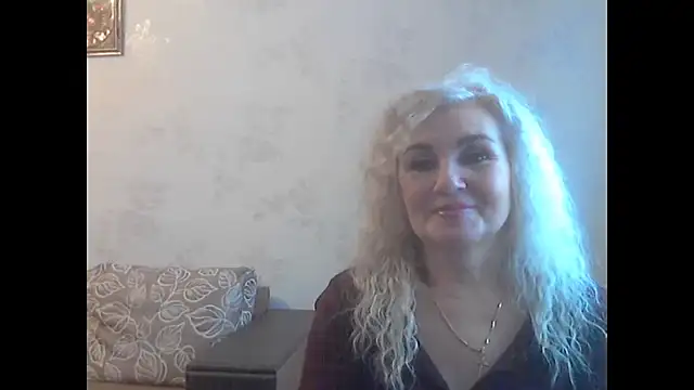 Snapshot of LadySexyBlond chatting on May 28, 12:33 pm LadySexyBlond online show from May 28, 12:33 pm