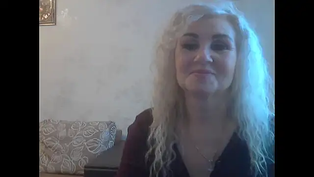 Snapshot of LadySexyBlond chatting on May 11, 5:31 am LadySexyBlond online show from May 11, 5:31 am