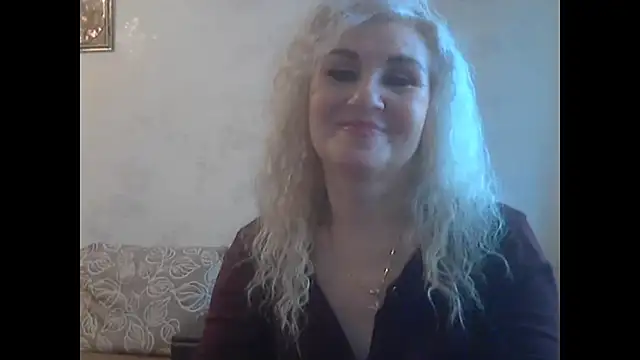 Snapshot of LadySexyBlond chatting on January 7, 6:51 am LadySexyBlond online show from January 7, 6:51 am