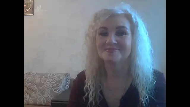 Snapshot of LadySexyBlond chatting on December 23, 5:51 am LadySexyBlond online show from December 23, 5:51 am