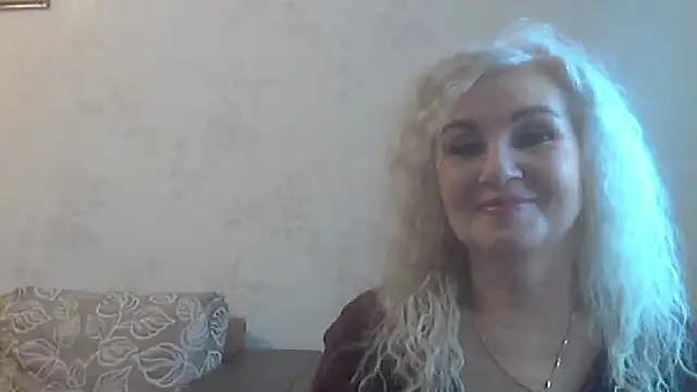 Snapshot of LadySexyBlond chatting on October 18, 10:50 am LadySexyBlond online show from October 18, 10:50 am