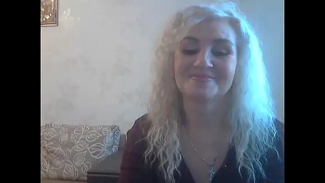 Snapshot of LadySexyBlond chatting on May 18, 1:38 pm LadySexyBlond online show from May 18, 1:38 pm