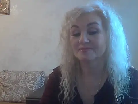Snapshot of LadySexyBlond chatting on April 23, 1:02 pm LadySexyBlond online show from April 23, 1:02 pm