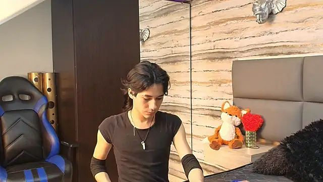 Snapshot of Lovers_21 chatting on February 25, 3:51 am Lovers 21 online show from February 25, 3:51 am