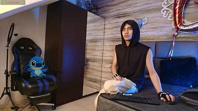 Snapshot of Lovers_21 chatting on February 19, 4:09 am Lovers 21 online show from February 19, 4:09 am