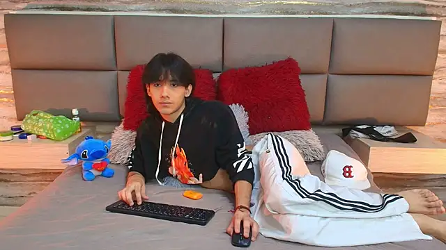 Snapshot of Lovers_21 chatting on October 17, 9:49 pm Lovers 21 online show from October 17, 9:49 pm
