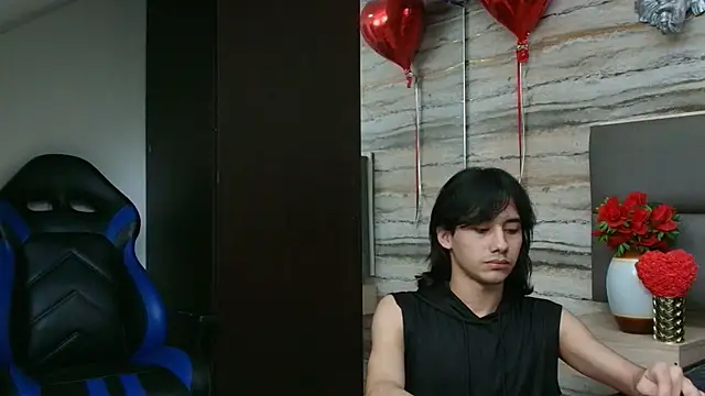 Snapshot of Lovers_21 chatting on February 18, 3:48 am Lovers 21 online show from February 18, 3:48 am