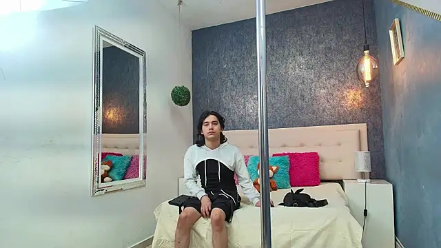 Lovers 21 online show from May 31, 4:07 am
