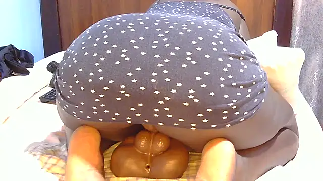 SpiceySnack online show from February 20, 6:19 am