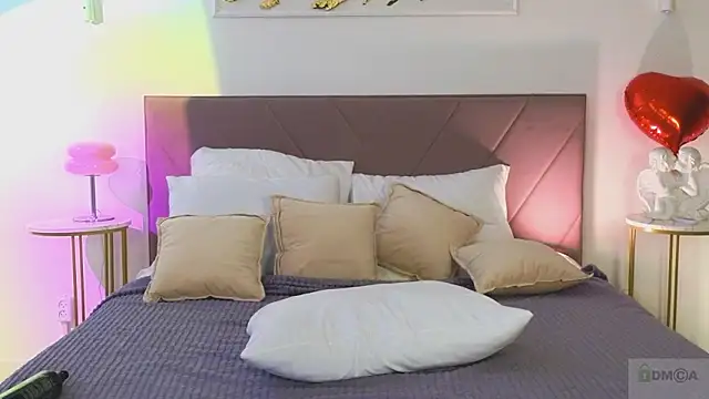 Nicole Broown  online show from February 20, 9:17 pm