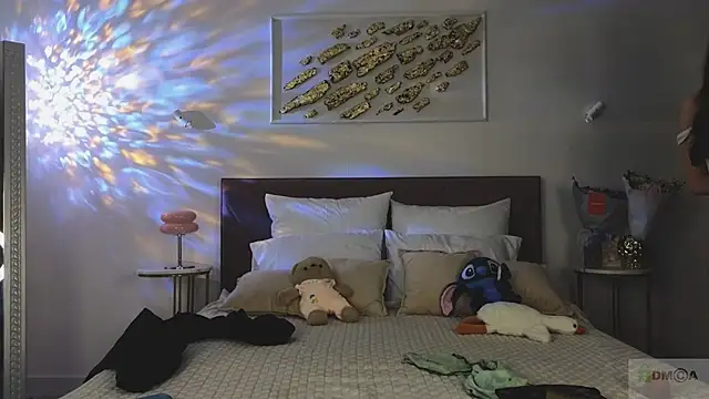 Nicole Broown  online show from November 21, 8:52 pm