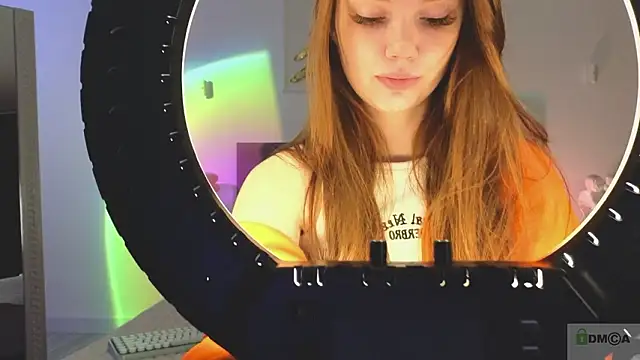 Nicole Broown  online show from February 10, 9:03 pm