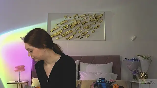 Nicole Broown  online show from November 27, 9:37 pm