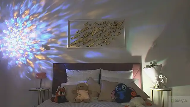 Nicole Broown  online show from December 4, 9:14 pm