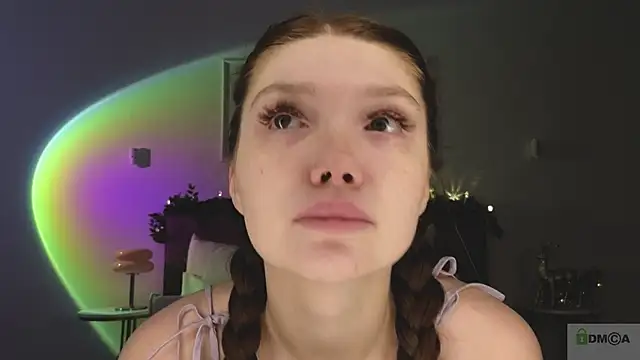 Nicole Broown  online show from December 19, 8:55 pm