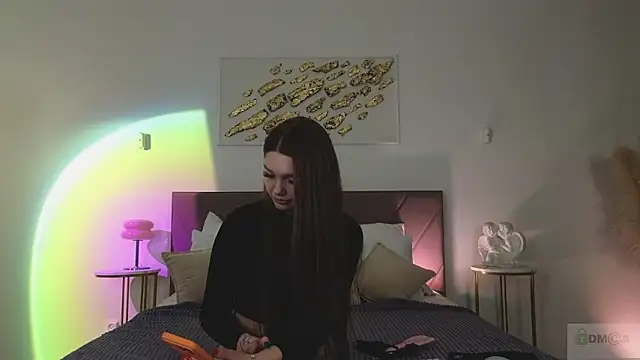 Nicole Broown  online show from February 13, 9:04 pm