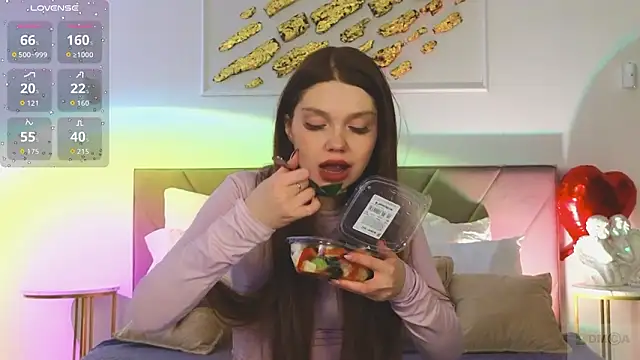 Nicole Broown  online show from March 4, 9:00 pm