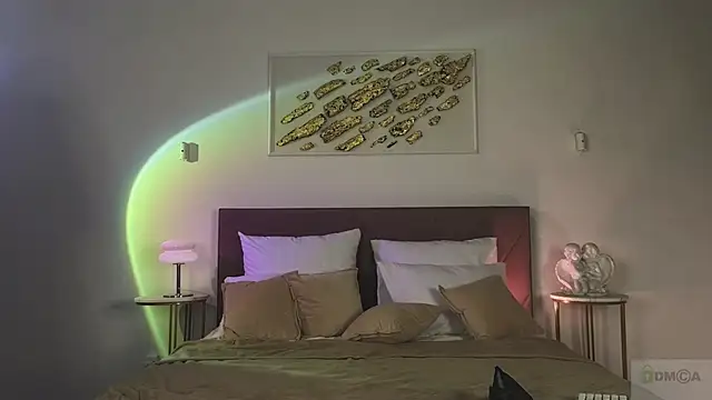 Nicole Broown  online show from October 26, 9:15 pm