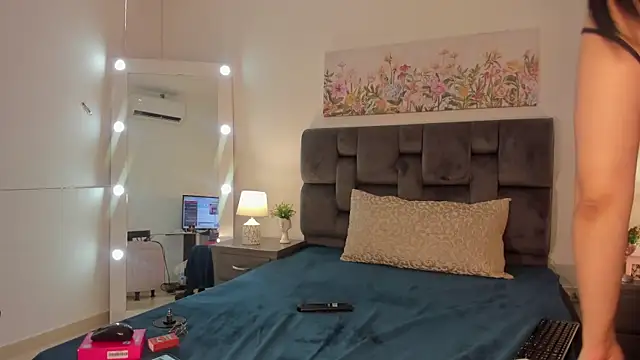 Antonella Maxwell online show from February 12, 8:41 pm