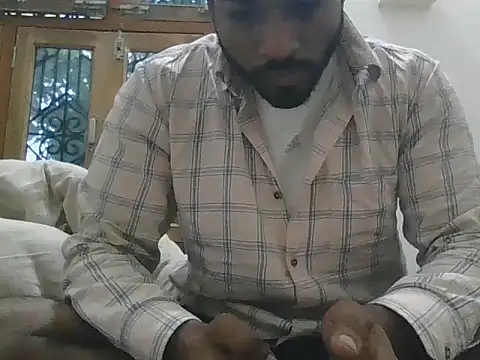 Snapshot of Raw12499 chatting on December 18, 3:00 am Raw12499 online show from December 18, 3:00 am