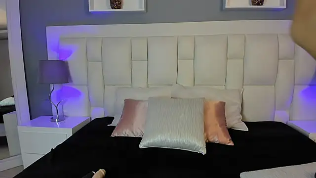 Snapshot of LilianGomez_ chatting on October 11, 3:29 am LilianGomez online show from October 11, 3:29 am