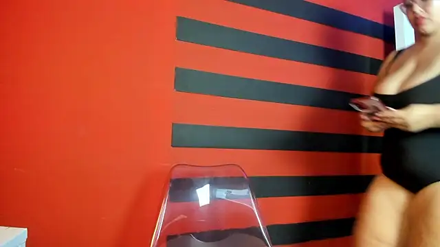 skarlet miller  online show from January 9, 11:17 am