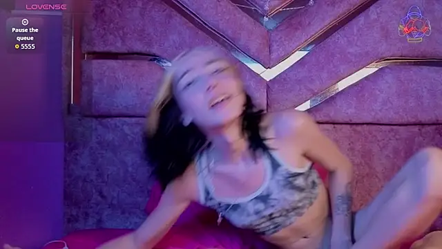 samantaa liov online show from April 16, 7:47 pm