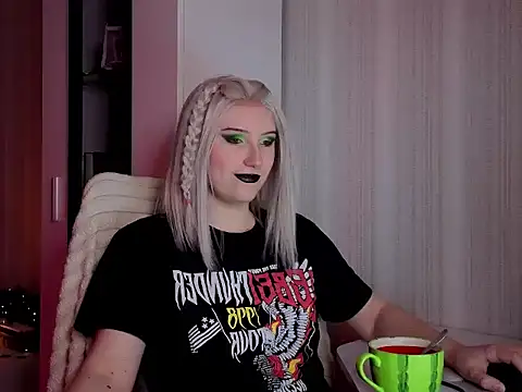 violet-siren-x online show from March 3, 9:05 am