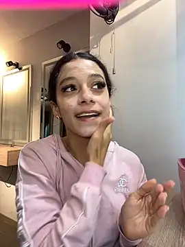 ChloeRosses online show from April 19, 8:22 pm