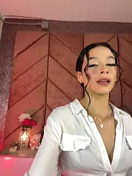 ChloeRosses online show from March 20, 11:50 pm