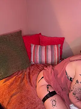 DesertLuxe online show from January 9, 4:41 am