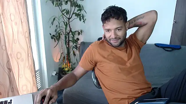 Snapshot of Orlando_horny chatting on October 4, 2:40 pm Orlando horny online show from October 4, 2:40 pm