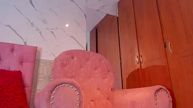 Snapshot of violett__rousee chatting on November 25, 2:39 pm violett rousee online show from November 25, 2:39 pm