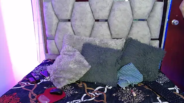 AnalyMilles online show from December 4, 12:20 am