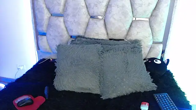 AnalyMilles online show from March 21, 10:24 pm