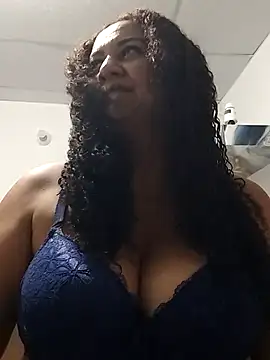 Snapshot of MEYBELLATINA chatting on September 27, 9:21 pm MEYBELLATINA online show from September 27, 9:21 pm