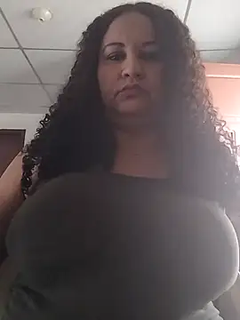 Snapshot of MEYBELLATINA chatting on October 10, 8:42 pm MEYBELLATINA online show from October 10, 8:42 pm