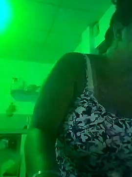 MEYBELLATINA online show from March 4, 9:00 pm