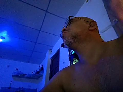 ANTHONYHOTT69 online show from April 1, 10:07 pm