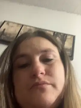 Snapshot of BuzzBunni69 chatting on November 28, 8:14 am BuzzBunni69 online show from November 28, 8:14 am