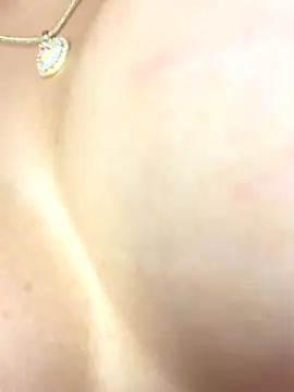 Mia Valmont online show from November 14, 2:32 pm