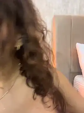 Mia Valmont online show from November 12, 1:04 pm