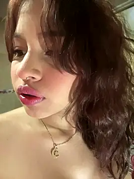 Mia Valmont online show from December 15, 1:39 pm