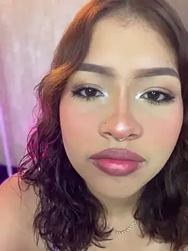 Mia Valmont online show from December 4, 1:43 pm