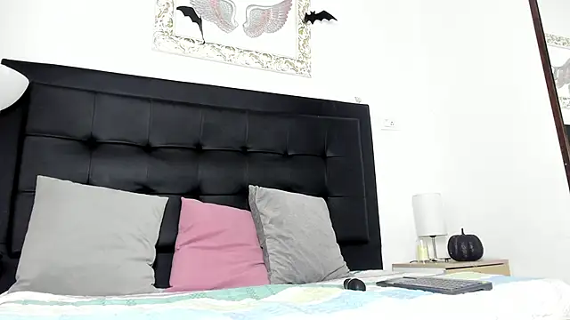 Nyra 18 online show from October 25, 8:31 pm