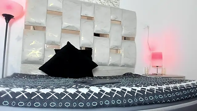 Nyra 18 online show from November 14, 8:18 am